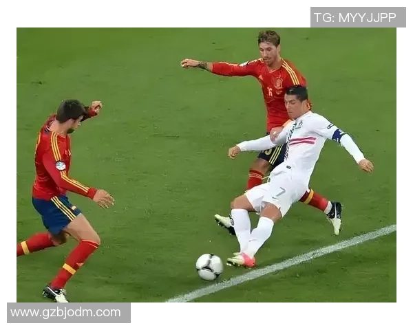 港台足球明星的风采与成就盘点他们如何在绿茵场上闪耀光芒 港台足球明星的风采与成就盘点他们如何在绿茵场上闪耀光芒