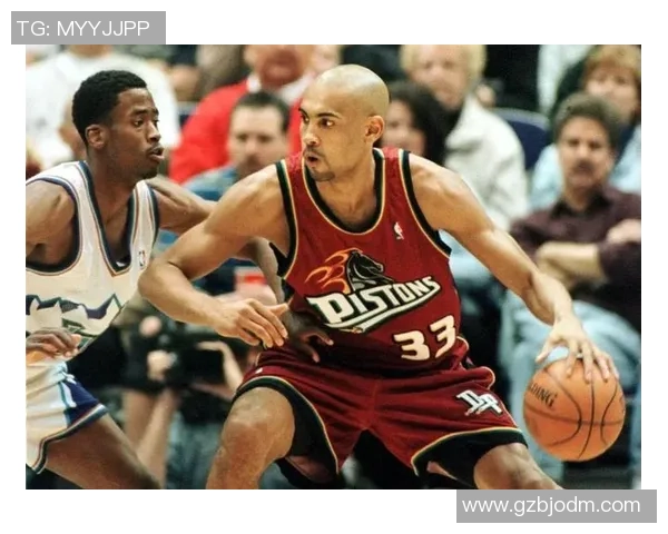 足球明星穿破鞋的真实瞬间展现运动员不屈精神与拼搏毅力 足球明星穿破鞋的真实瞬间展现运动员不屈精神与拼搏毅力