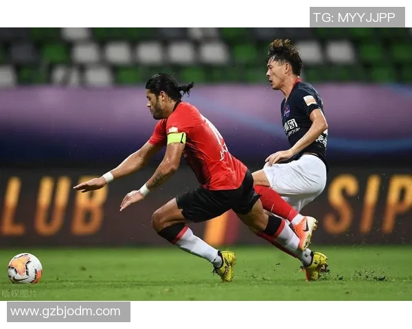 重庆篮球队团队协作引发热议球迷对战术配合和球员默契提出不同看法 重庆篮球队团队协作引发热议球迷对战术配合和球员默契提出不同看法