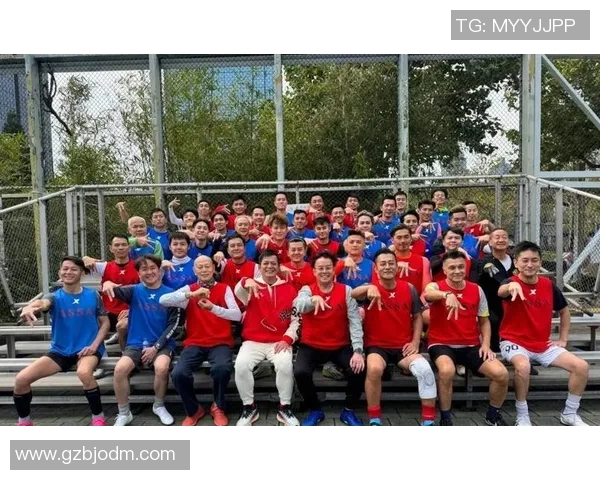 香港足球明星队助教助力年轻球员成长与发展展现足球新风貌